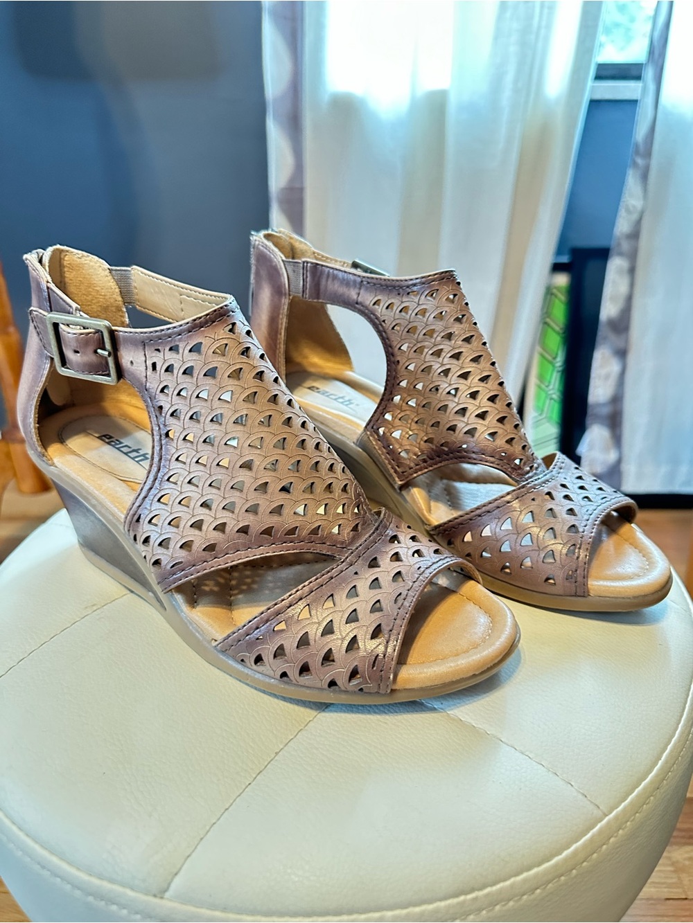Earth Danae Taupe Leather Perforated Wedge Sandals 8.5